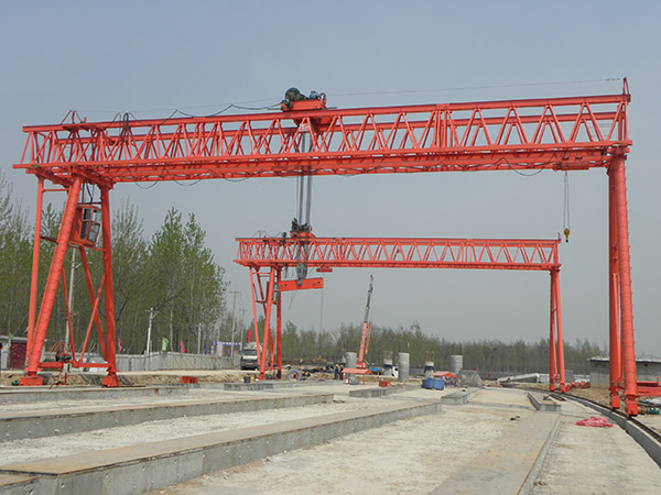 低價(jià)轉(zhuǎn)讓二手龍門吊在裝卸時(shí)應(yīng)當(dāng)注意哪些事項(xiàng)？