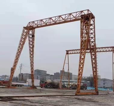 挑選MHGY10噸上包下花葫蘆龍門吊的時(shí)候應(yīng)該注意什么？怎么選擇龍門吊