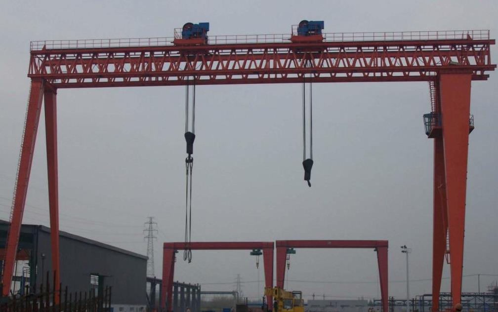 ME雙主梁雙小車龍門吊安裝有哪些流程？做哪些準(zhǔn)備工作