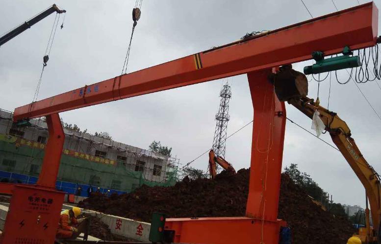 MDG單梁龍門吊?滑輪的運(yùn)用安全要求細(xì)解,金屬鑄造的滑輪呈現(xiàn)下述狀況之一時應(yīng)作廢